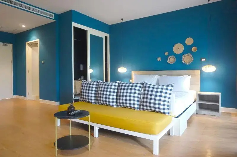 Двухместный номер Deluxe с балконом и с видом на сад двуспальная кровать в Signature Phuket Resort