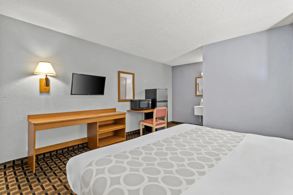 Extend-A-Suites Albuquerque West (ex. Rodeway Inn) — 5