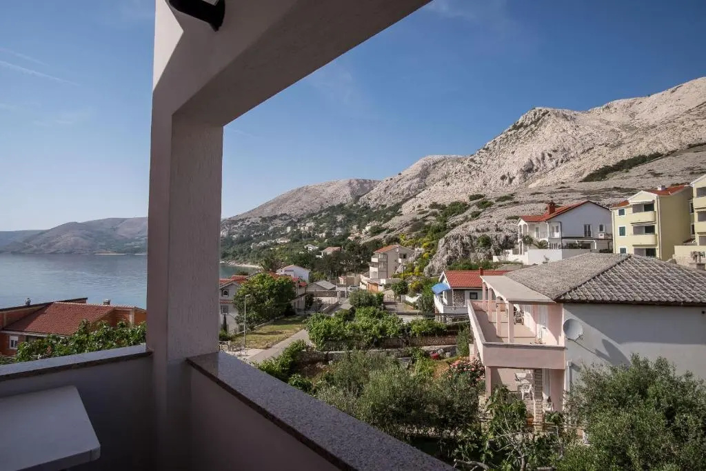 Standard Double room with balcony and with partial sea view (full double bed)