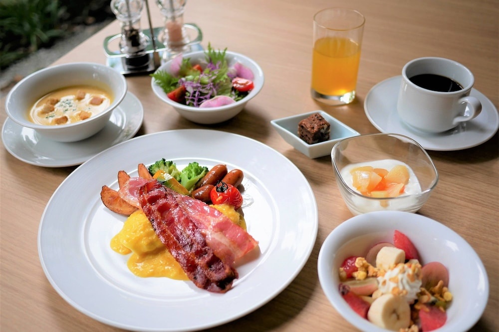 Food & Beverage