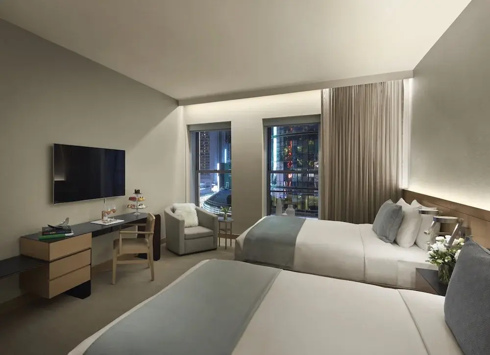 Premier Quadruple room with city view