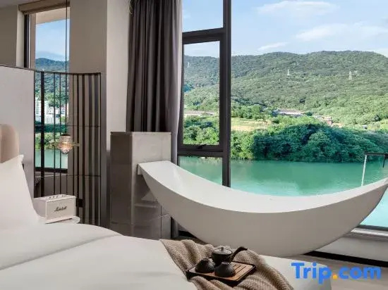 Standard Double room with water view (full double bed)