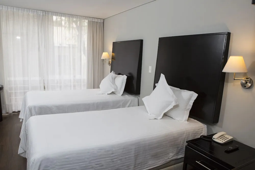 Double Suite (twin beds)