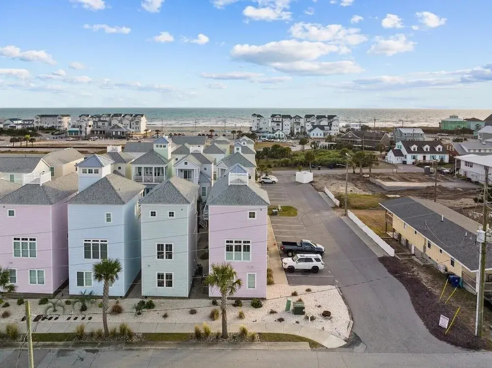 Sea Escape 3 Bedroom Townhouse by RedAwning