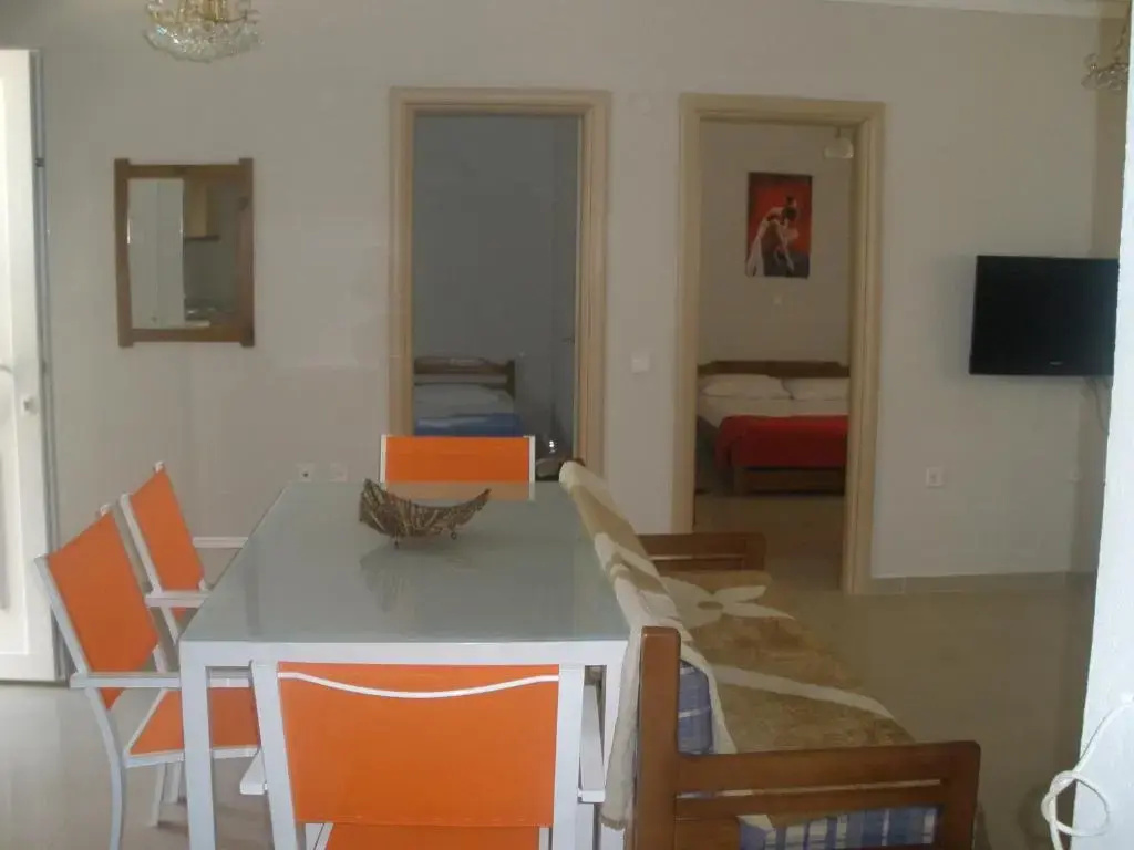 3 Bedrooms Apartment