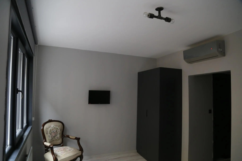 Deluxe Double room (full double bed)
