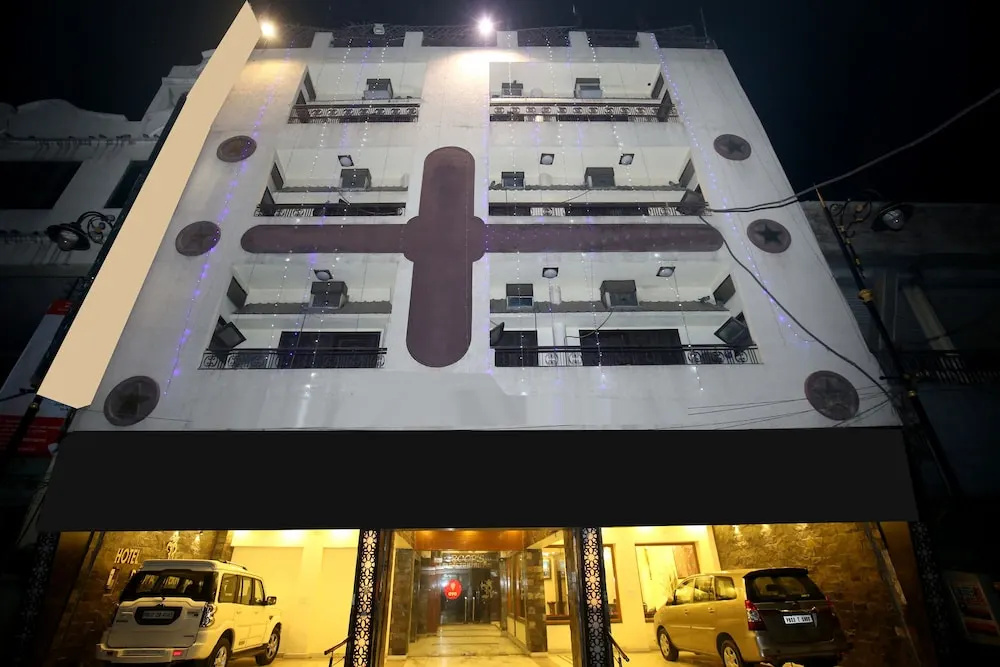 OYO 10111 Hotel Roopa International