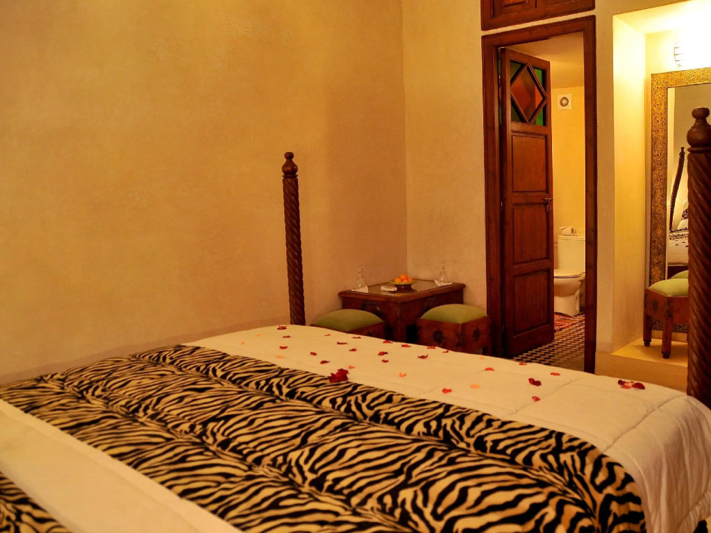 Deluxe Double room (full double bed)