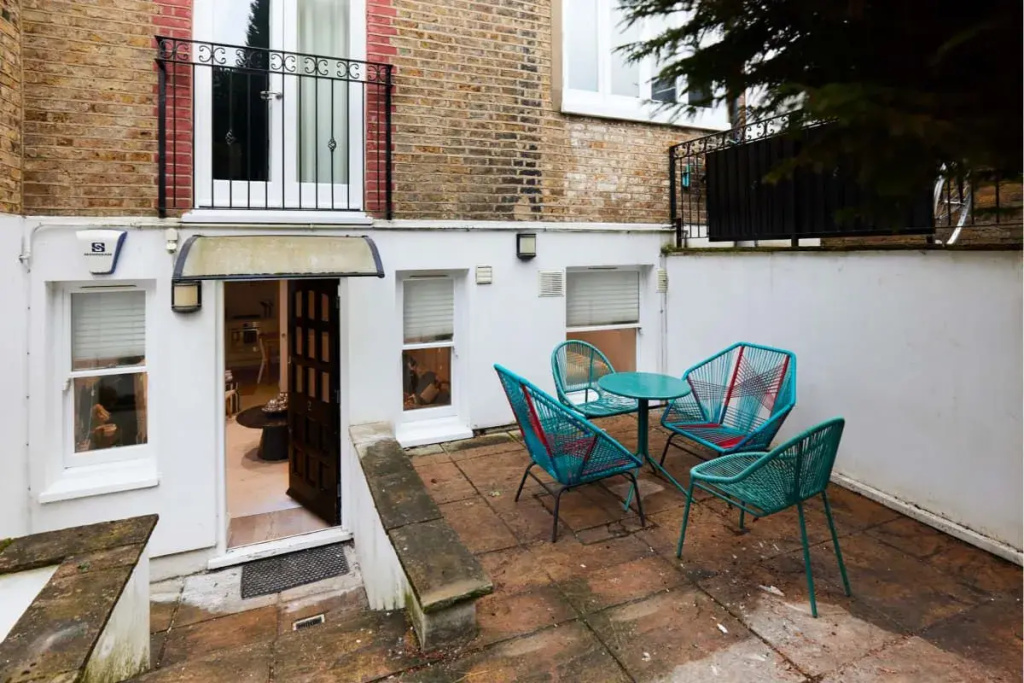 The Fichley Hideaway - Glamorous 2bdr Flat With Patio