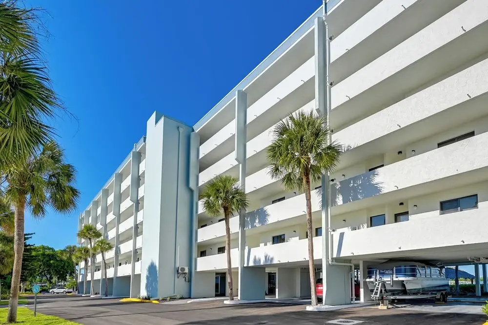 Riverside Marco Island Condo: Pool & Marina Access