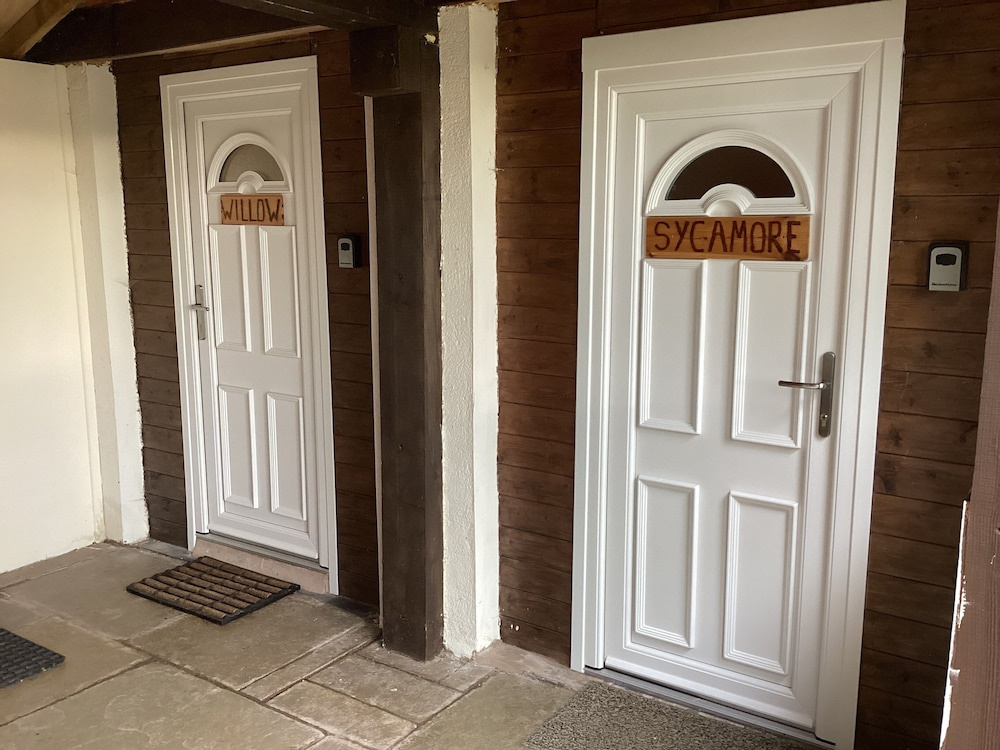 1 Bed Lodge-sleeps 4-pet Friendly-free Parking