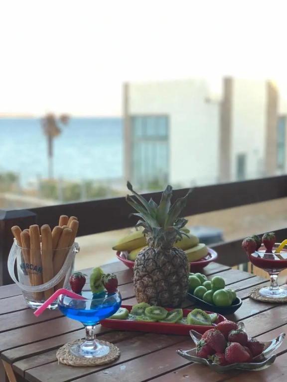 Food & Beverage