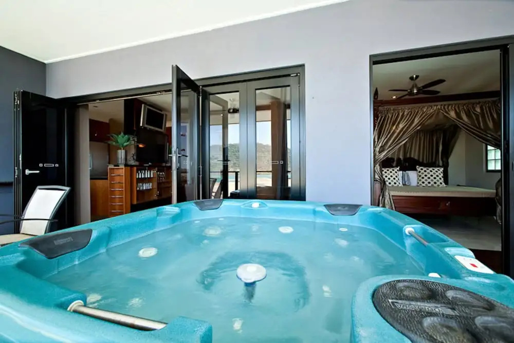at Waterfront Whitsunday Retreat - Chambres