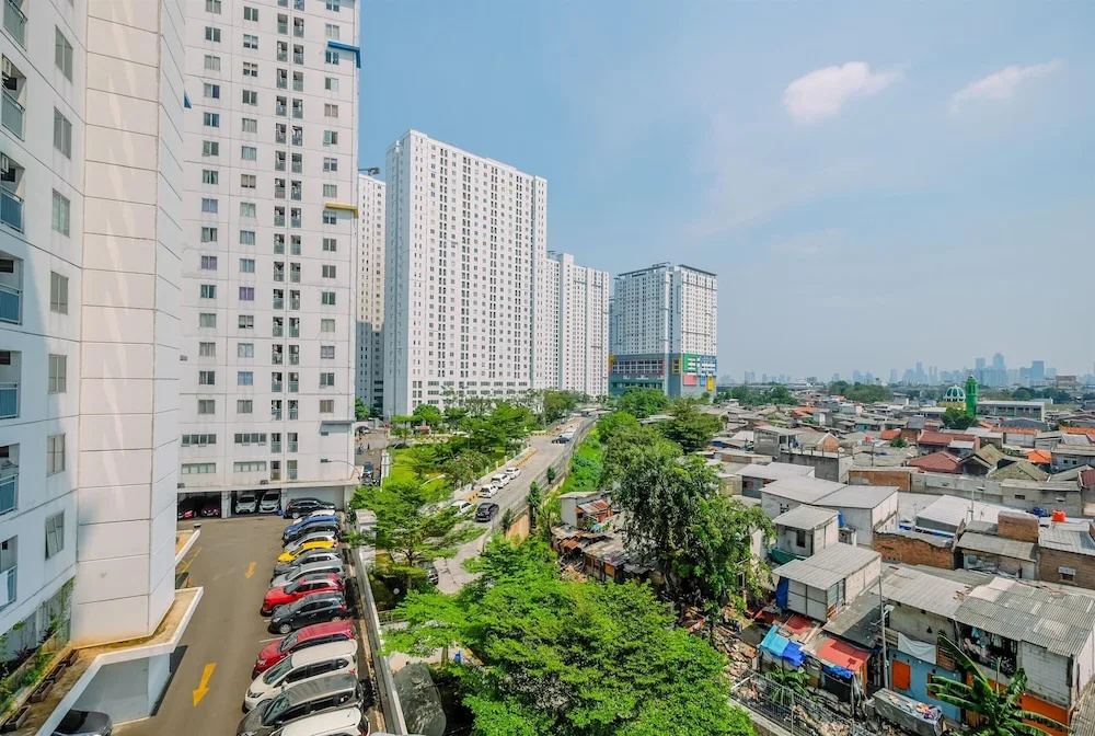 Nice And Strategic Studio At Bassura City Apartment