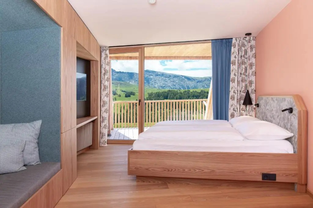Deluxe Double room with balcony (full double bed)