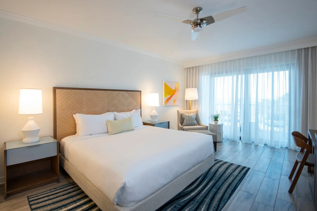 Double room with water view (full double bed)