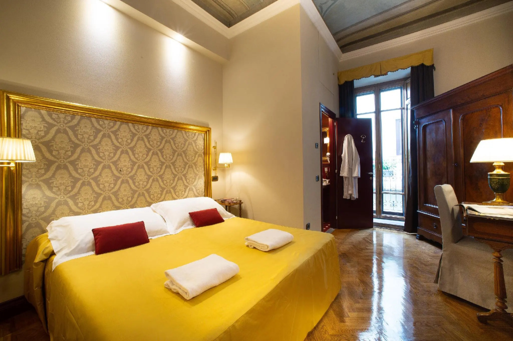 Deluxe Double room (full double bed)