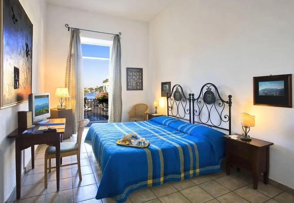 Classic room with harbour view