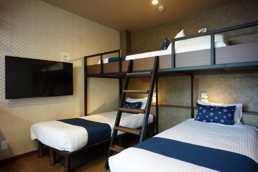 Rona Hotel — 3