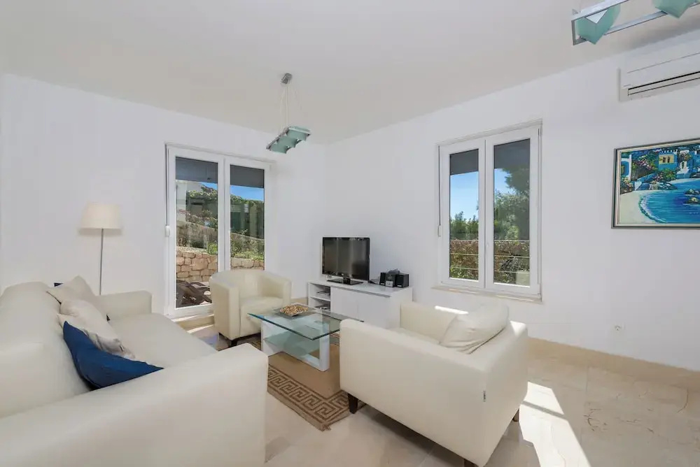 2 Bedrooms Basement Apartment with balcony