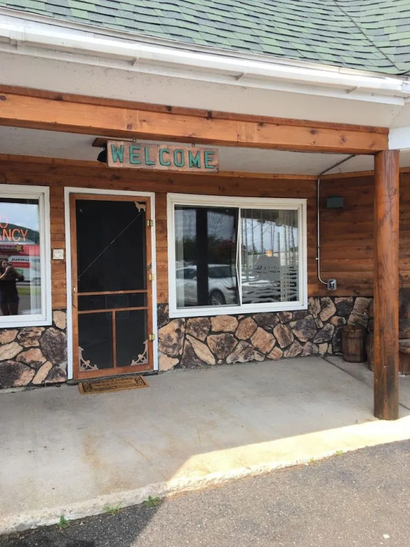 Superior Motel & Suites