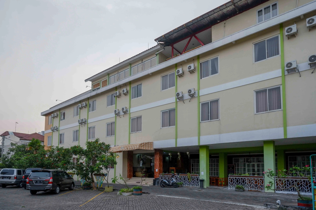 RedDoorz Plus Syariah near Manahan Solo