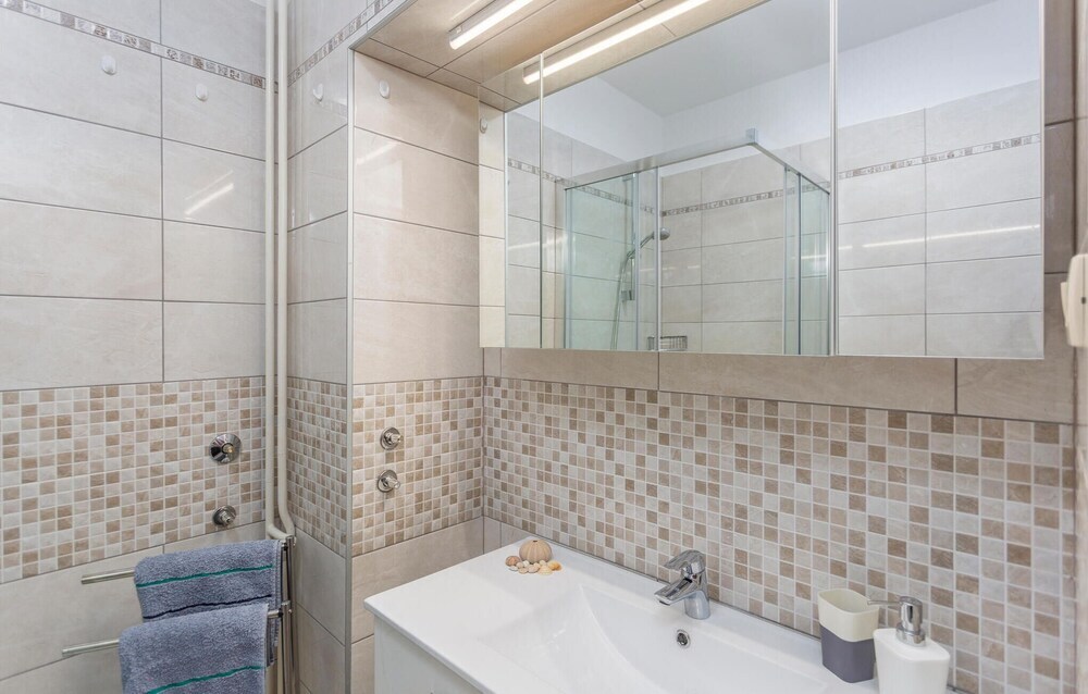 Отель Beautiful Apartment in Malinska With Wifi and 2 Bedrooms, фото 9