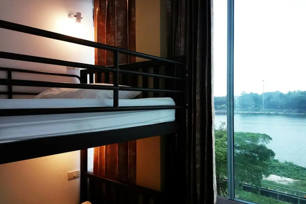 Кровать в общем номере в Samui Lakeside Hostel - Adults Only