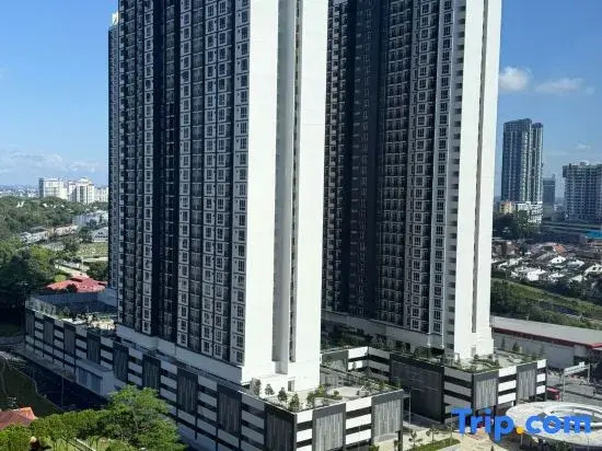 Trellis Residences (5 min to RTS and CIQ)