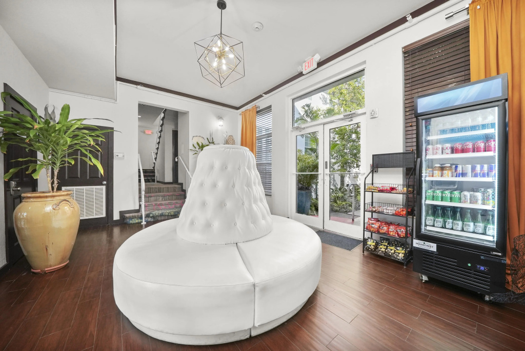 Tradewinds Apartment Hotel — Miami, Florida