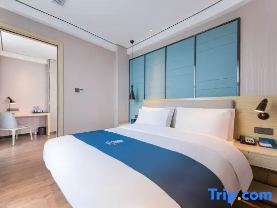 Executive Suite with lake view