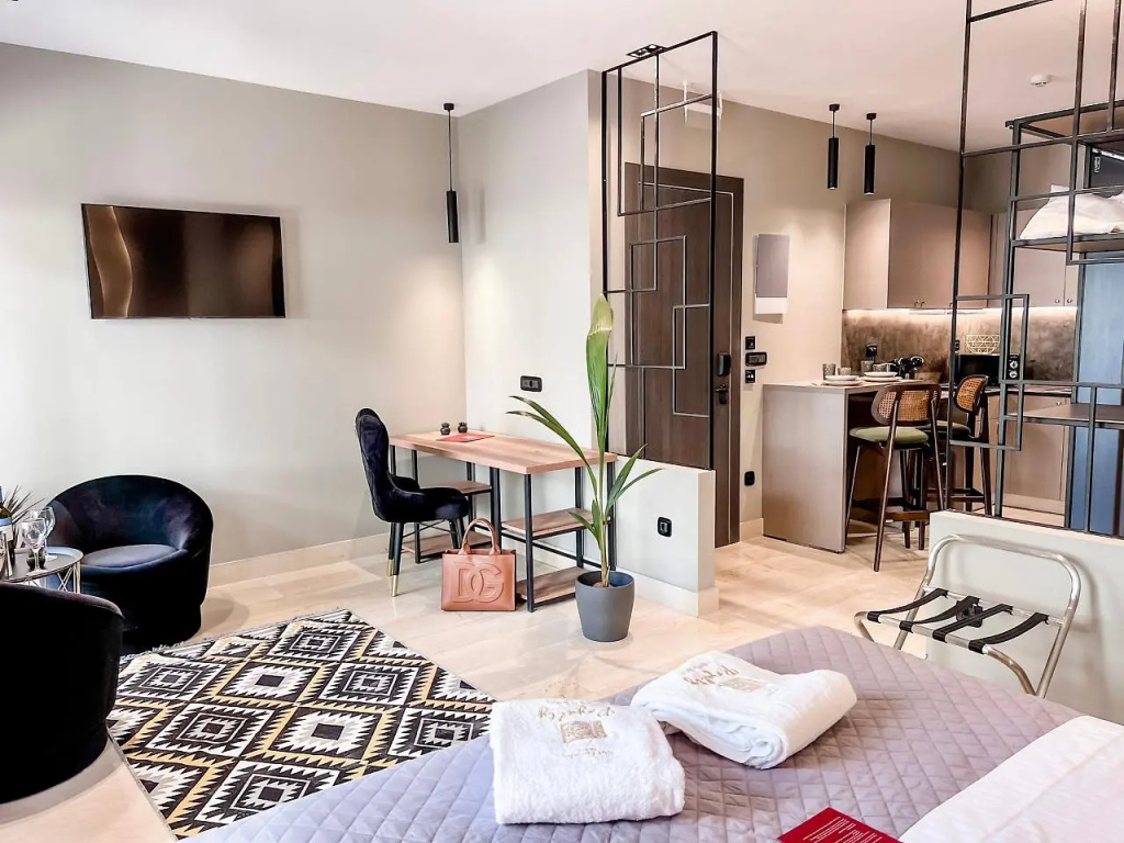 Отель Royalty Suites Psyrri в Афины