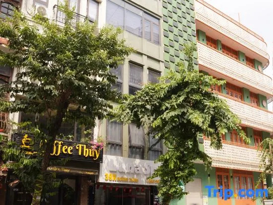The Windie Home - Bright Corner Room - Street View - Hoan Kiem Lake
