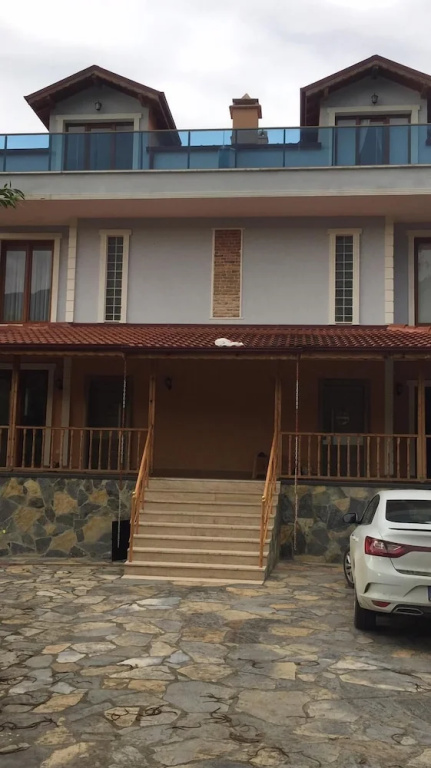 Sapanca mavi yeşil köy evi