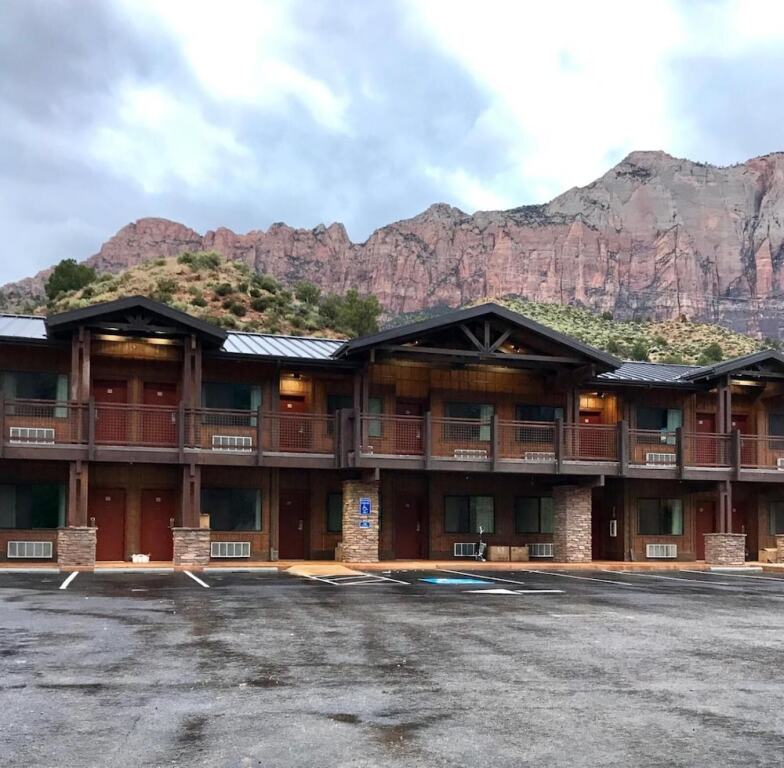 Zion Canyon Lodge by null