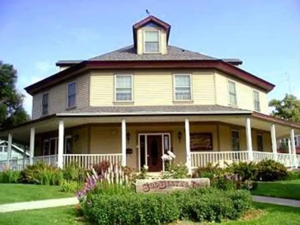 Currier Inn