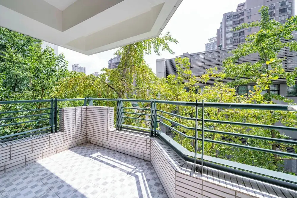 Tyms Stylish 3BR 2BA Apt Xujiahui Shops