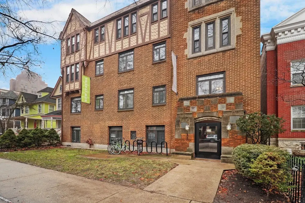 Trendy Studio Apt - Kenwood rep