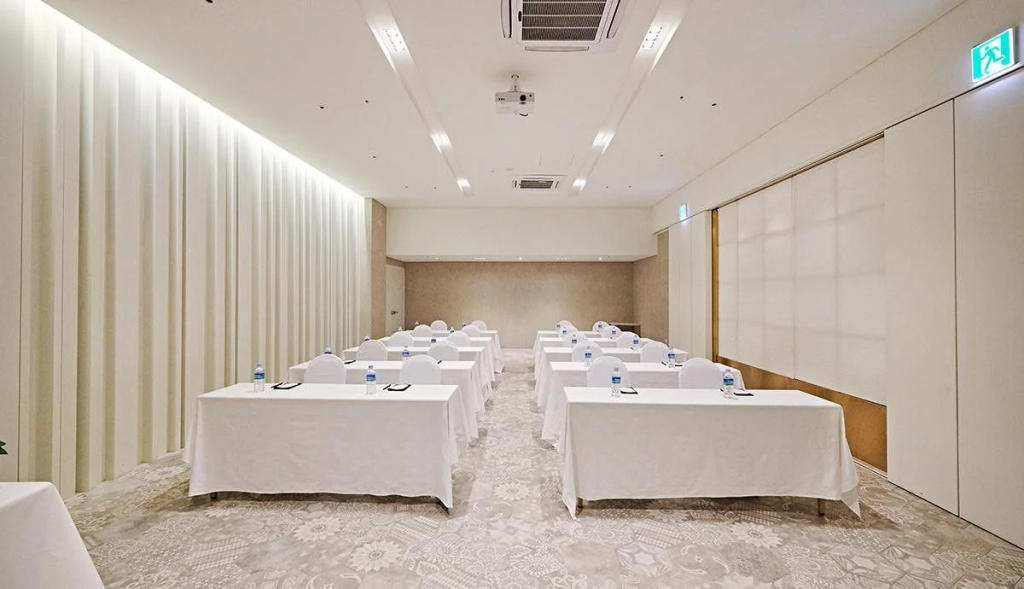 Royal Emporium Incheon Airport Hotel - фото 15