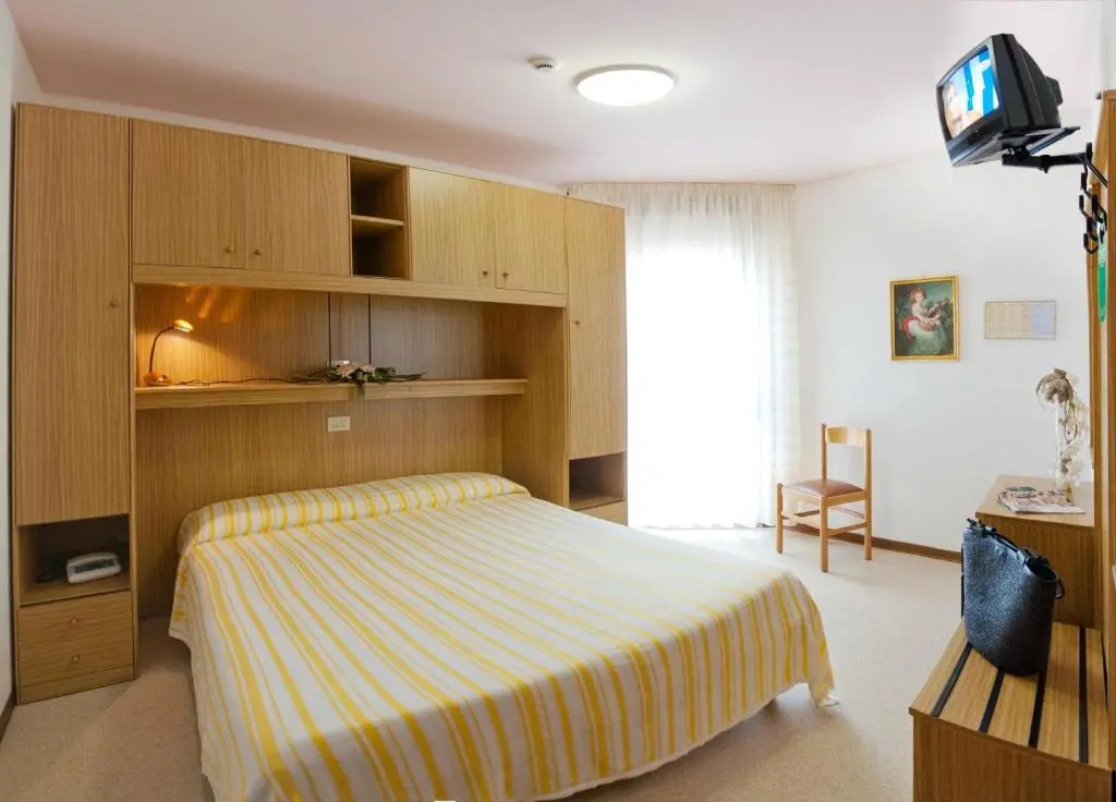 Standard Double room with balcony (full double bed)