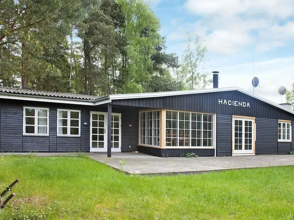 Vintage Holiday Home in Væggerløse With Indoor Whirlpool