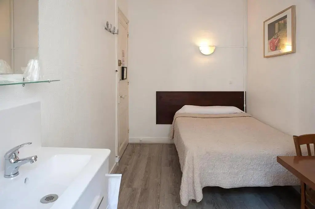 Economy room