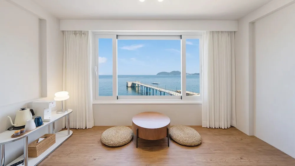 Premier room