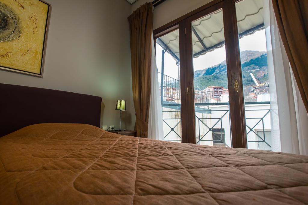 City Hotel Apollonion by null