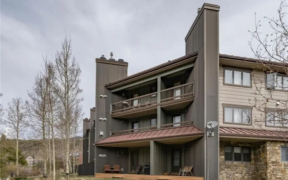 Frostfire D24 3 Bedroom Condo by RedAwning