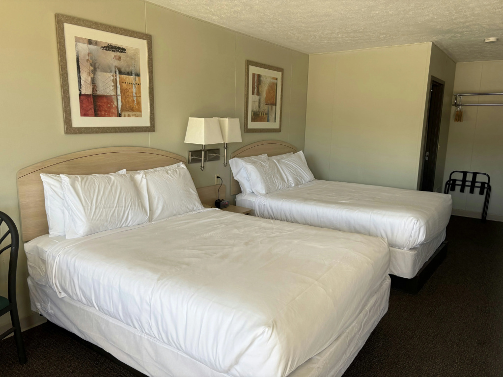 Boarders Inn & Suites by Cobblestone Hotels – Broken Bow image 3