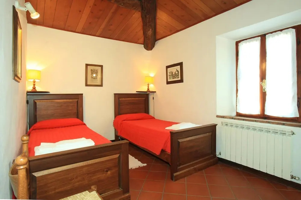 2 Bedrooms Apartment with land view