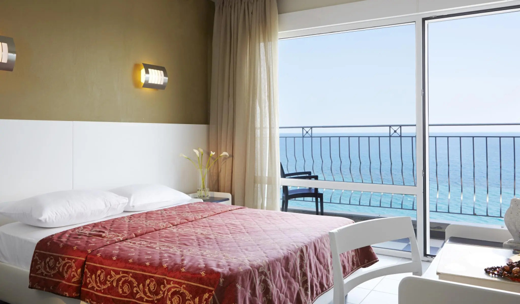 Double room with sea view twin beds