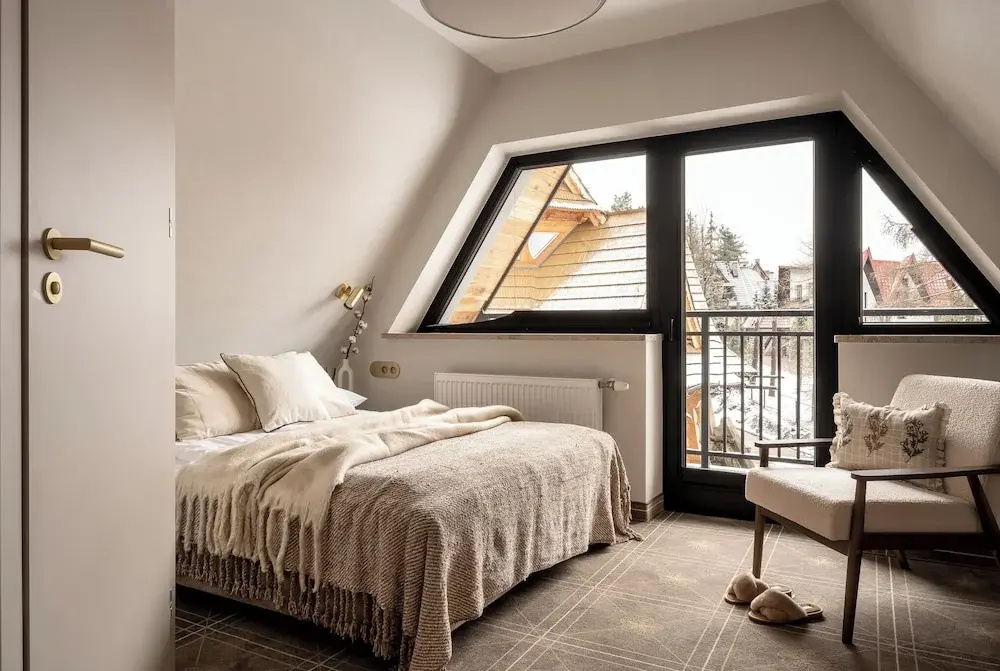 Classic Double room with balcony (full double bed)