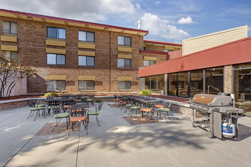 Best Western Plus Landmark Inn